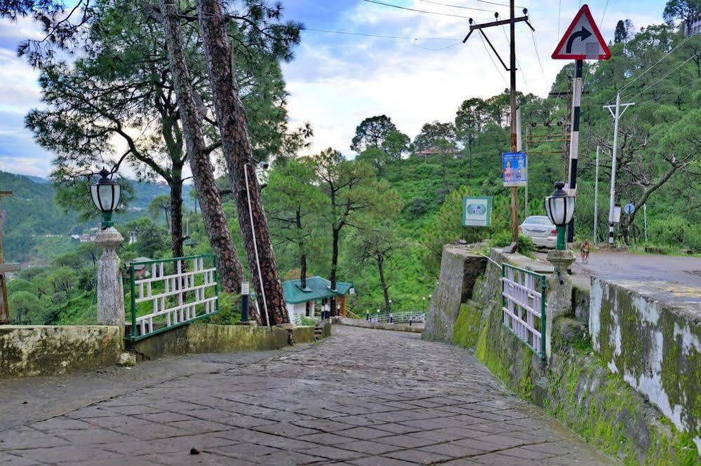 Una Comfort Kasauli Exotica Hotel Exterior photo