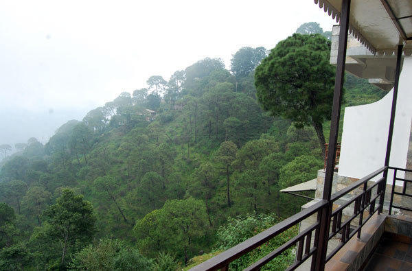 Una Comfort Kasauli Exotica Hotel Exterior photo